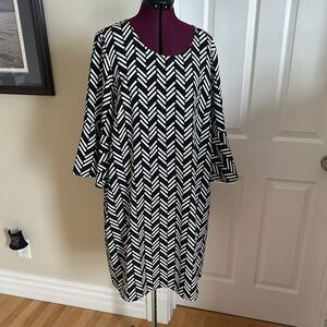 Chic Black and White Chevron Dress